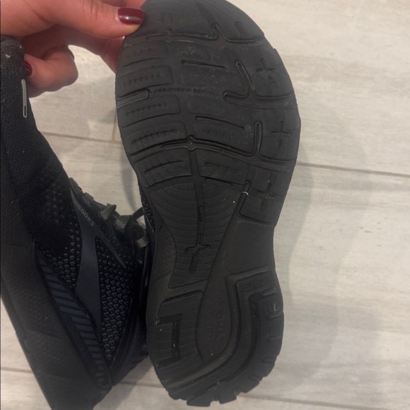 Brooks women Black Athletic Shoes - Picture 5 of 9